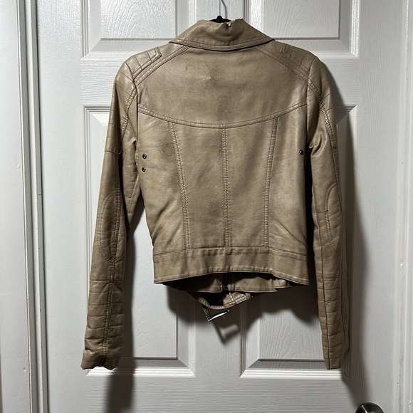 Tan leather jacket - Picture 2 of 6